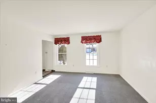 2439 Cypress Dr, Lancaster, PA 17602 - Photo 9