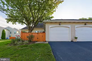 107 Treetops Dr, Lancaster, PA 17601 - Photo 3