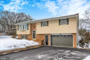 35 Dogwood Cir, Elizabethtown, PA 17022 - Photo 1