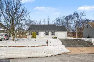 27 Homestead Dr, Denver, PA 17517 - Photo 1