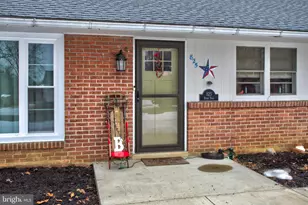 825 Robin Rd, Lancaster, PA 17601 - Photo 3