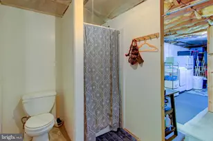 825 Robin Rd, Lancaster, PA 17601 - Photo 25