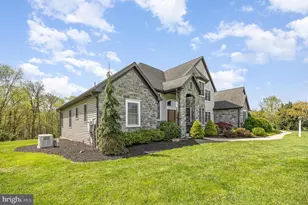 115 Monument Dr, Elizabethtown, PA 17022 - Photo 3