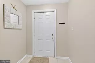 129 Townhouse Ln, Lancaster, PA 17603 - Photo 5