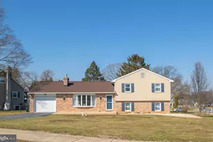 315 W Broad St, New Holland, PA 17557 - Photo 1