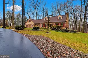 121 Angela Dr, New Holland, PA 17557 - Photo 1