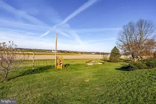 159 Edgewood Dr, New Holland, PA 17557 - Photo 15