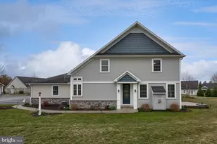 221 Sawgrass Dr, Millersville, PA 17551 - Photo 1