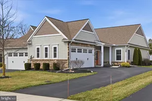 321 Pin Oak Dr, Lititz, PA 17543 - Photo 3