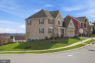 446 Lancer Dr, Columbia, PA 17512 - Photo 5