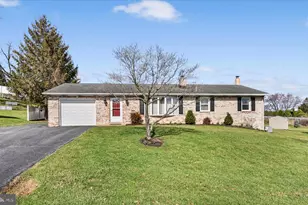 97 Hillside Dr, Ephrata, PA 17522 - Photo 3