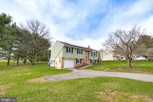 662 Bedington Cir, Manheim, PA 17545 - Photo 3