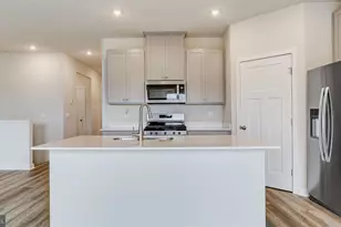 114 Erica Ln, Columbia, PA 17512 - Photo 5