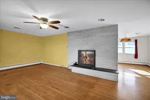 2460 Honeysuckle Ln, Lancaster, PA 17603 - Photo 9