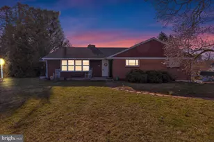 2460 Honeysuckle Ln, Lancaster, PA 17603 - Photo 7