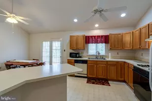 14 Oakgrove Ln, Millersville, PA 17551 - Photo 7