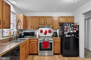 1390 Carole Ln, Manheim, PA 17545 - Photo 9