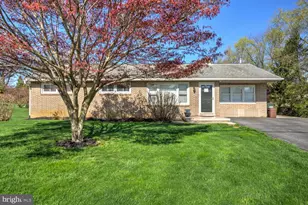 2049 Pine Dr, Lancaster, PA 17601 - Photo 3