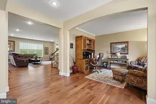 2118 Meadow Ridge Dr, Lancaster, PA 17601 - Photo 9