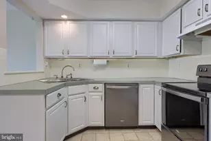 4050 Parkside Ct, Mount Joy, PA 17552 - Photo 9