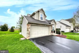 102 Bloomfield Dr, Ephrata, PA 17522 - Photo 3
