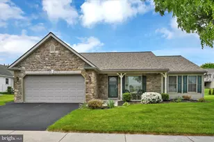 931 Cambridge Dr, Manheim, PA 17545 - Photo 1