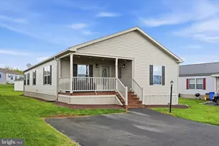47 Makenna Ave, New Holland, PA 17557 - Photo 1