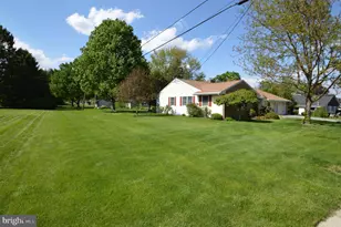 230 Adele Ave, Manheim, PA 17545 - Photo 3