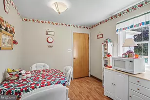 422 Westview Dr, Akron, PA 17501 - Photo 9