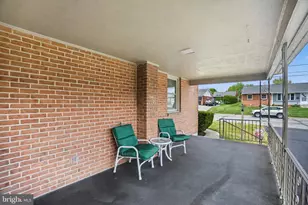422 Westview Dr, Akron, PA 17501 - Photo 5