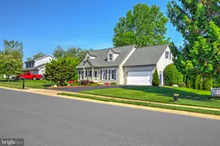 706 Rosemont Dr, Lititz, PA 17543 - Photo 3