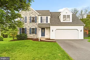 608 Redwood Dr, Lancaster, PA 17602 - Photo 1