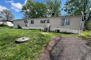 2318 Rockvale Rd, Lancaster, PA 17602 - Photo 1