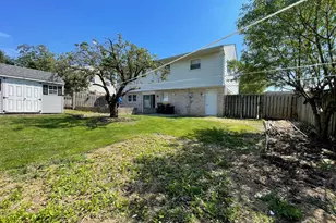 2209 Bob White Ln, Lancaster, PA 17601 - Photo 9