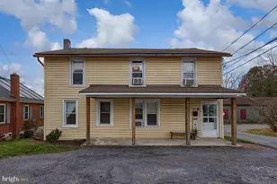 920 Chestnut St, Akron, PA 17501 - Photo 1