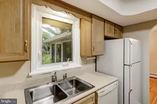 1907 Robindale Ave, Lancaster, PA 17601 - Photo 7