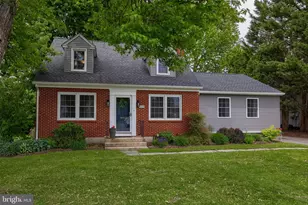 2033 Manor Ridge Dr, Lancaster, PA 17603 - Photo 1