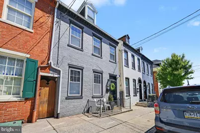 327 E Chestnut Street, Lancaster, PA 17602 - Photo 1