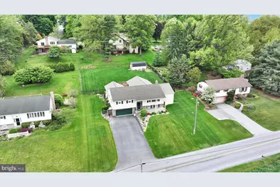 230 Edgewood Drive, New Holland, PA 17557 - Photo 3
