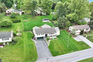 230 Edgewood Dr, New Holland, PA 17557 - Photo 3
