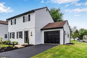439 Coreopsis Dr, Lancaster, PA 17602 - Photo 1
