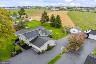 193 S Shirk Rd, New Holland, PA 17557 - Photo 1