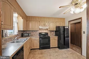 3218 Caroline Dr, East Petersburg, PA 17520 - Photo 13
