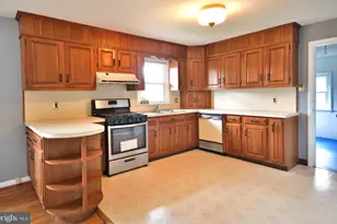 556 Oak Ridge Dr, Millersville, PA 17551 - Photo 3