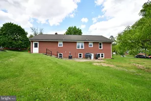 556 Oak Ridge Dr, Millersville, PA 17551 - Photo 1