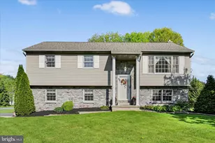 302 Grant St, Reinholds, PA 17569 - Photo 1