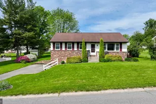 340 Curby Dr, Mountville, PA 17554 - Photo 1