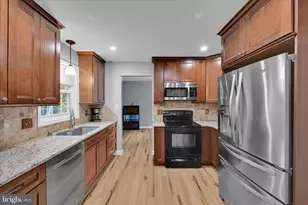 305 Village Spring Ln, Reinholds, PA 17569 - Photo 17