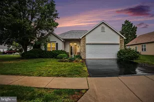 546 Bent Oak Dr, Mount Joy, PA 17552 - Photo 1
