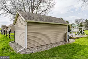 897 S Custer Ave, New Holland, PA 17557 - Photo 27